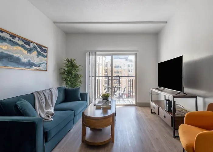 4B 2Ba Luxury Central Apartment With Gym